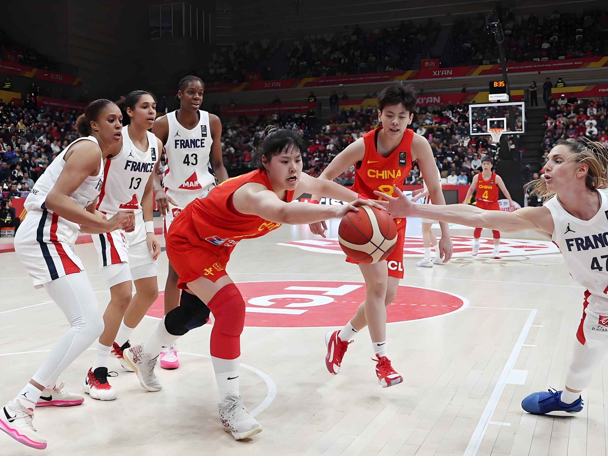 WNBA球员在社交媒体上分享训练日常，展现职业态度的简单介绍